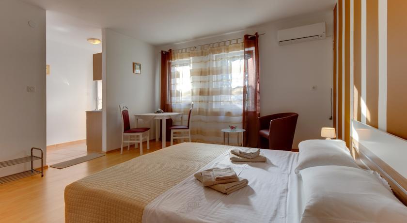 Apartment Nikolina مالي لوشينغْ الغرفة الصورة