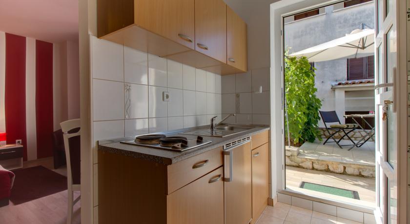 Apartment Nikolina مالي لوشينغْ الغرفة الصورة