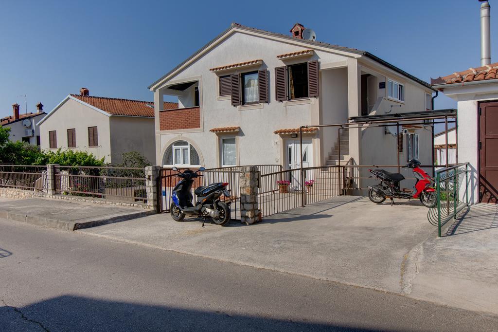 Apartment Nikolina مالي لوشينغْ المظهر الخارجي الصورة